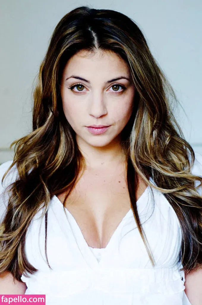 Arzu Bazman Onlyfans Photo Gallery 