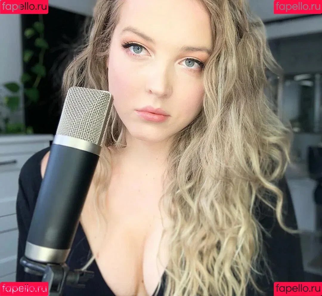 Maya V Henry Onlyfans Photo Gallery 