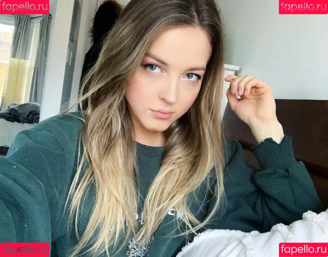Maya V Henry Onlyfans Photo Gallery 