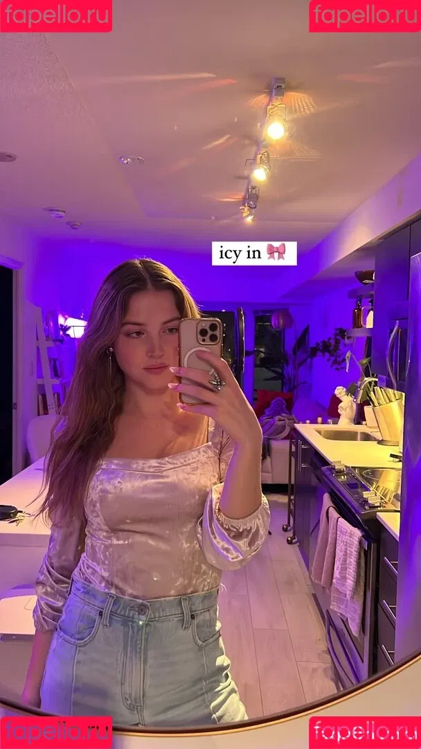Maya V Henry Onlyfans Photo Gallery 