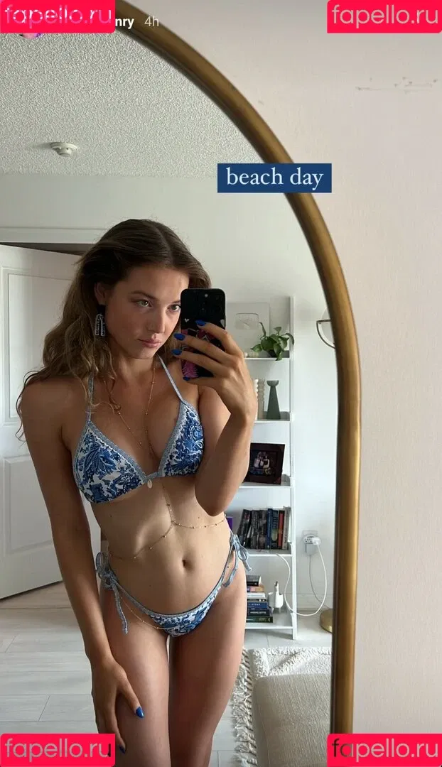Maya V Henry Onlyfans Photo Gallery 