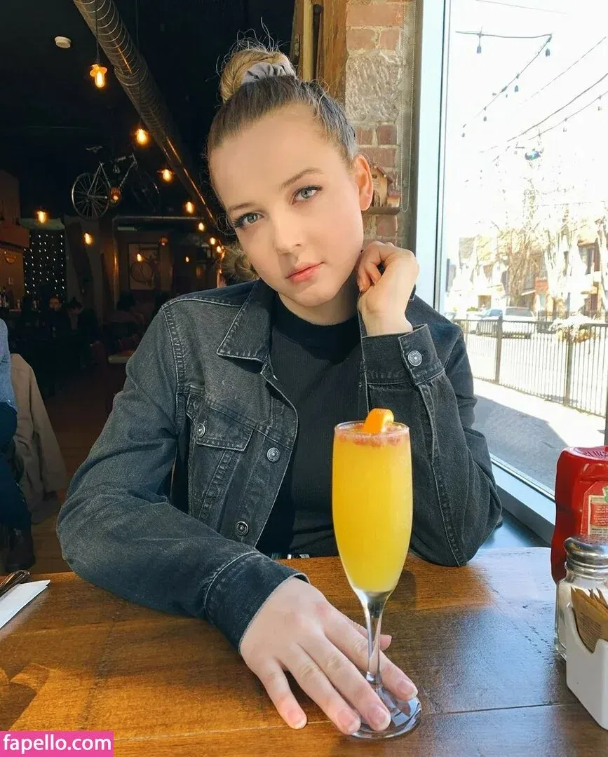 Maya V Henry Onlyfans Photo Gallery 