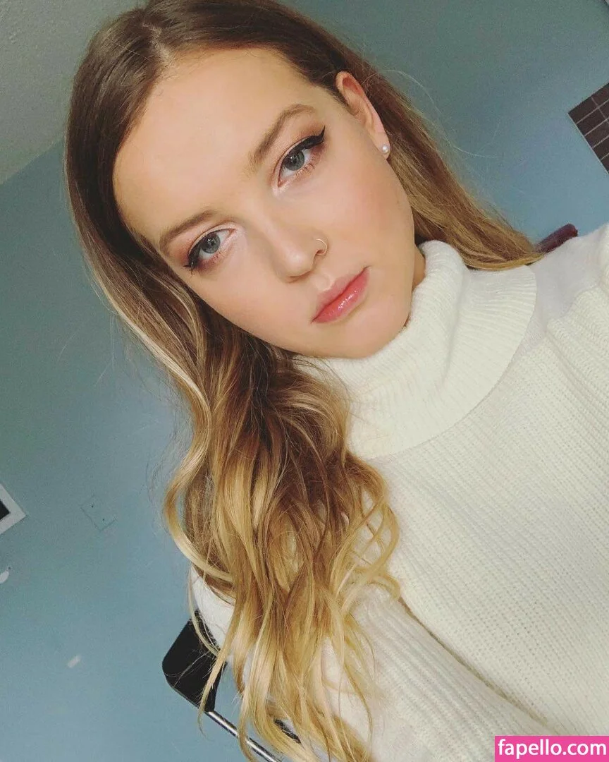 Maya V Henry Onlyfans Photo Gallery 