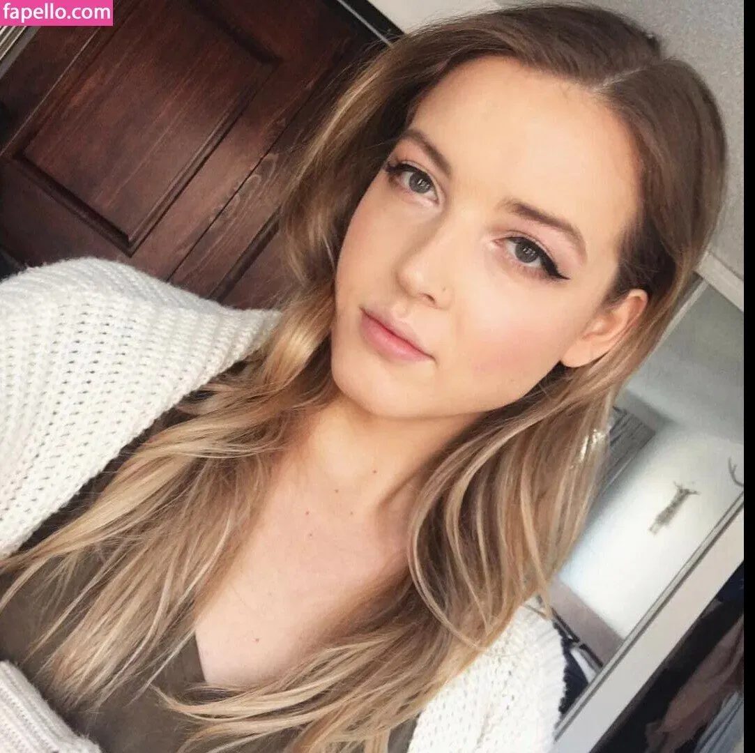 Maya V Henry Onlyfans Photo Gallery 