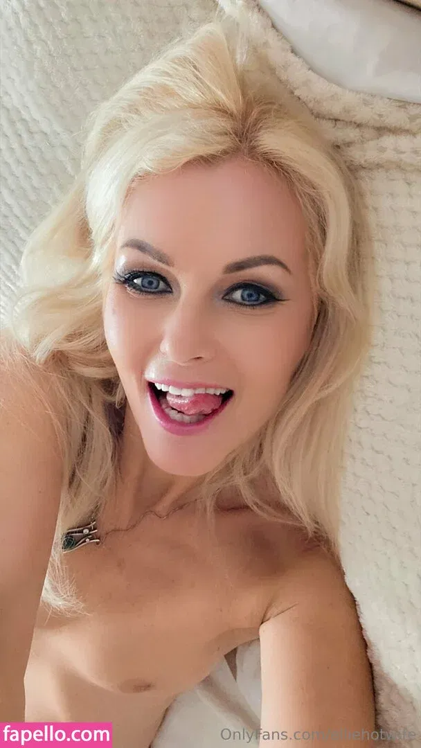 elliehotwife Onlyfans Photo Gallery 