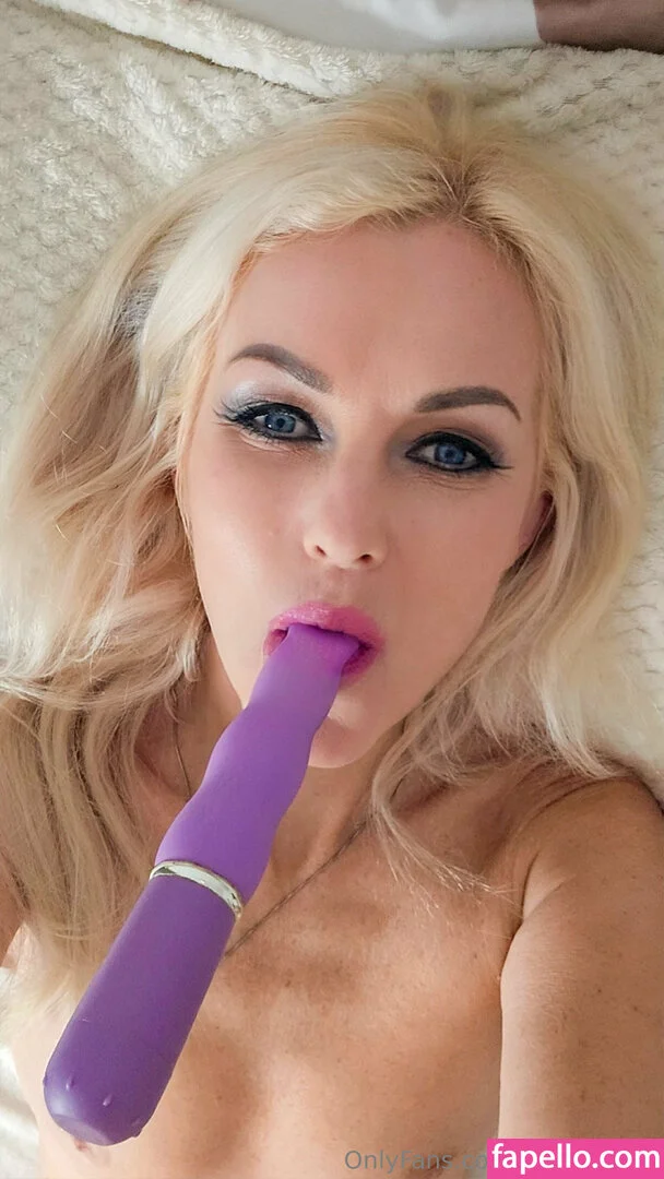 elliehotwife Onlyfans Photo Gallery 