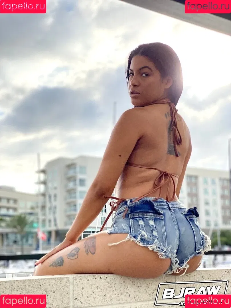 Maya Farrell Onlyfans Photo Gallery 