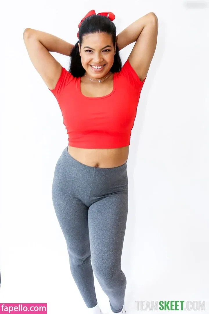 Maya Farrell Onlyfans Photo Gallery 