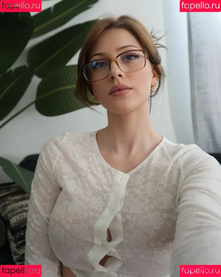 Lilly Bloomes Onlyfans Photo Gallery 