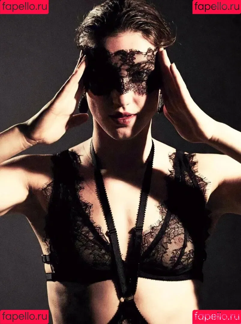 Suzanne Schulting Onlyfans Photo Gallery 