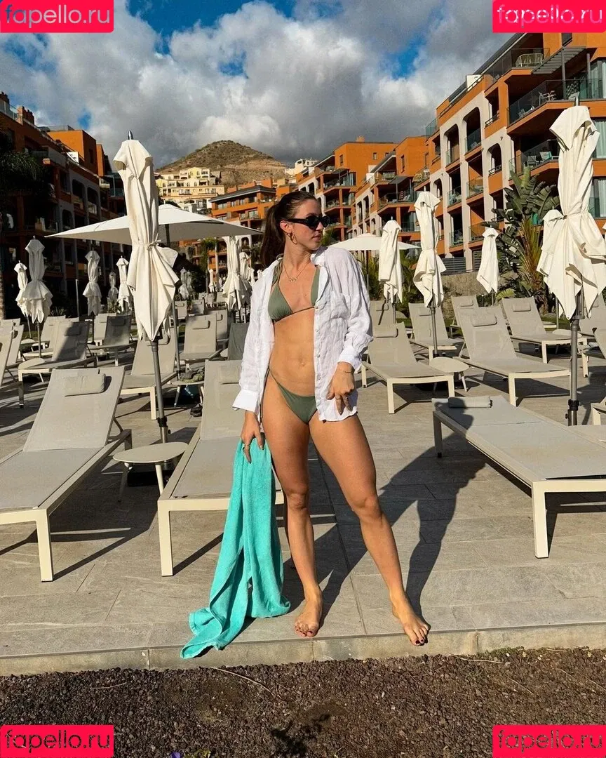 Suzanne Schulting Onlyfans Photo Gallery 