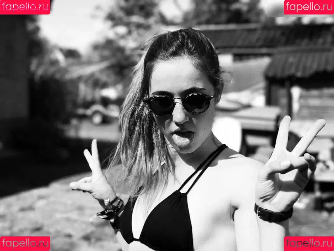 Suzanne Schulting Onlyfans Photo Gallery 