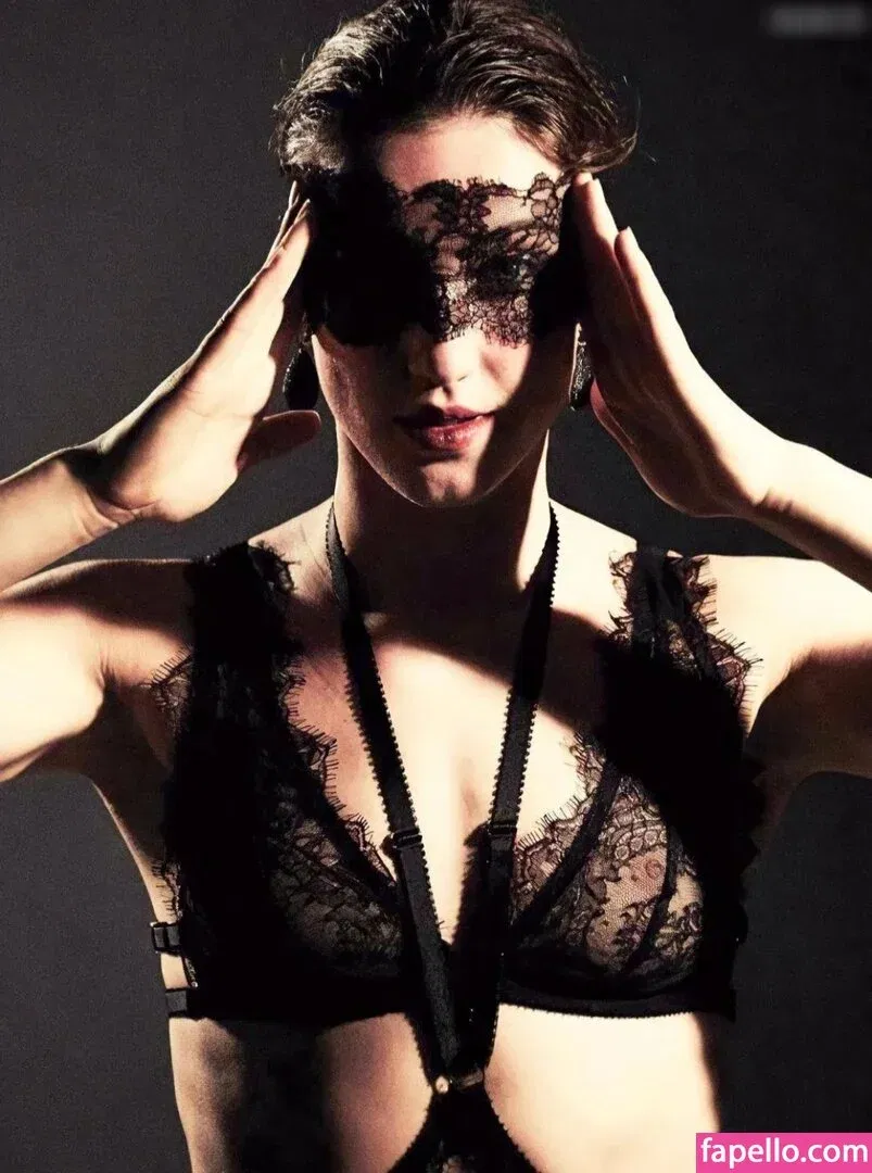 Suzanne Schulting Onlyfans Photo Gallery 