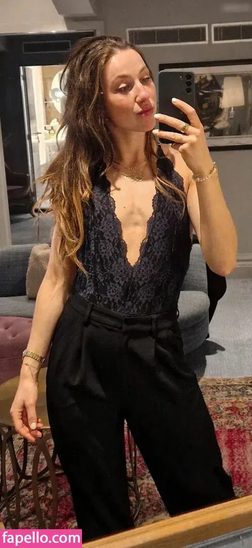 Suzanne Schulting Onlyfans Photo Gallery 