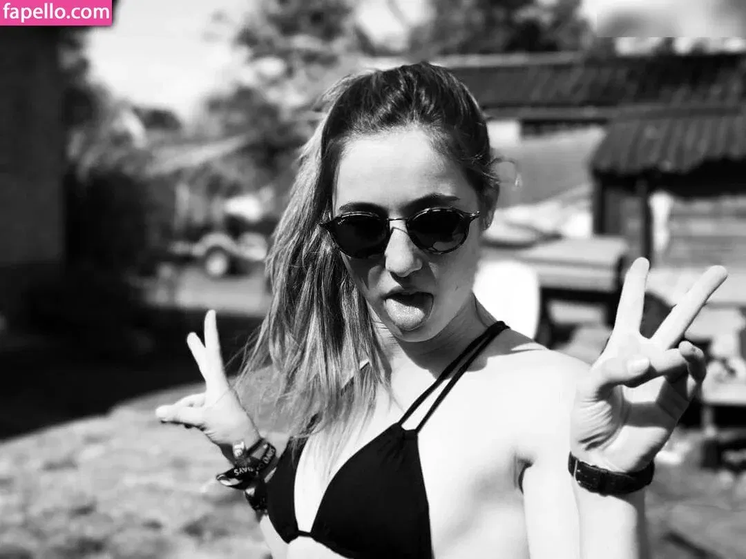 Suzanne Schulting Onlyfans Photo Gallery 