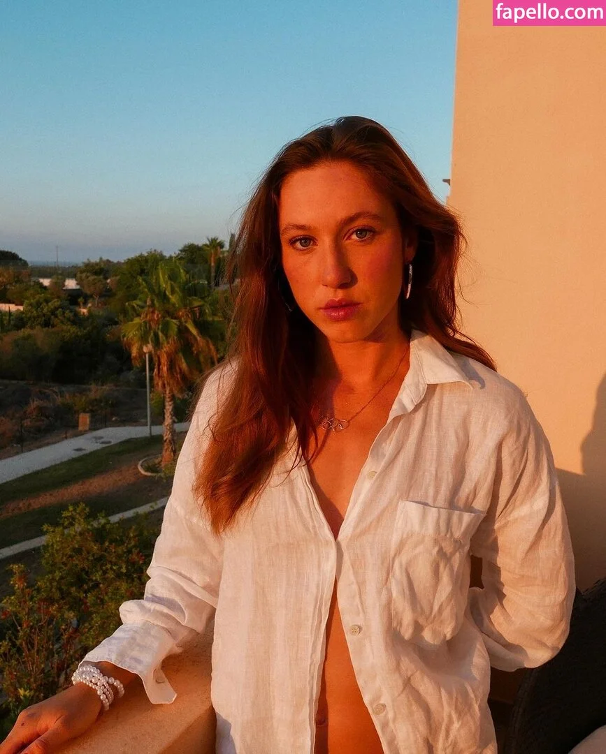 Suzanne Schulting Onlyfans Photo Gallery 