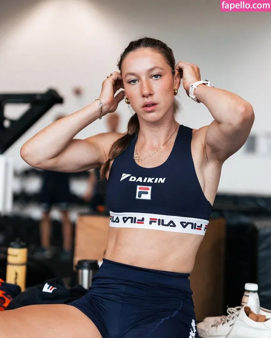 Suzanne Schulting Onlyfans Photo Gallery 