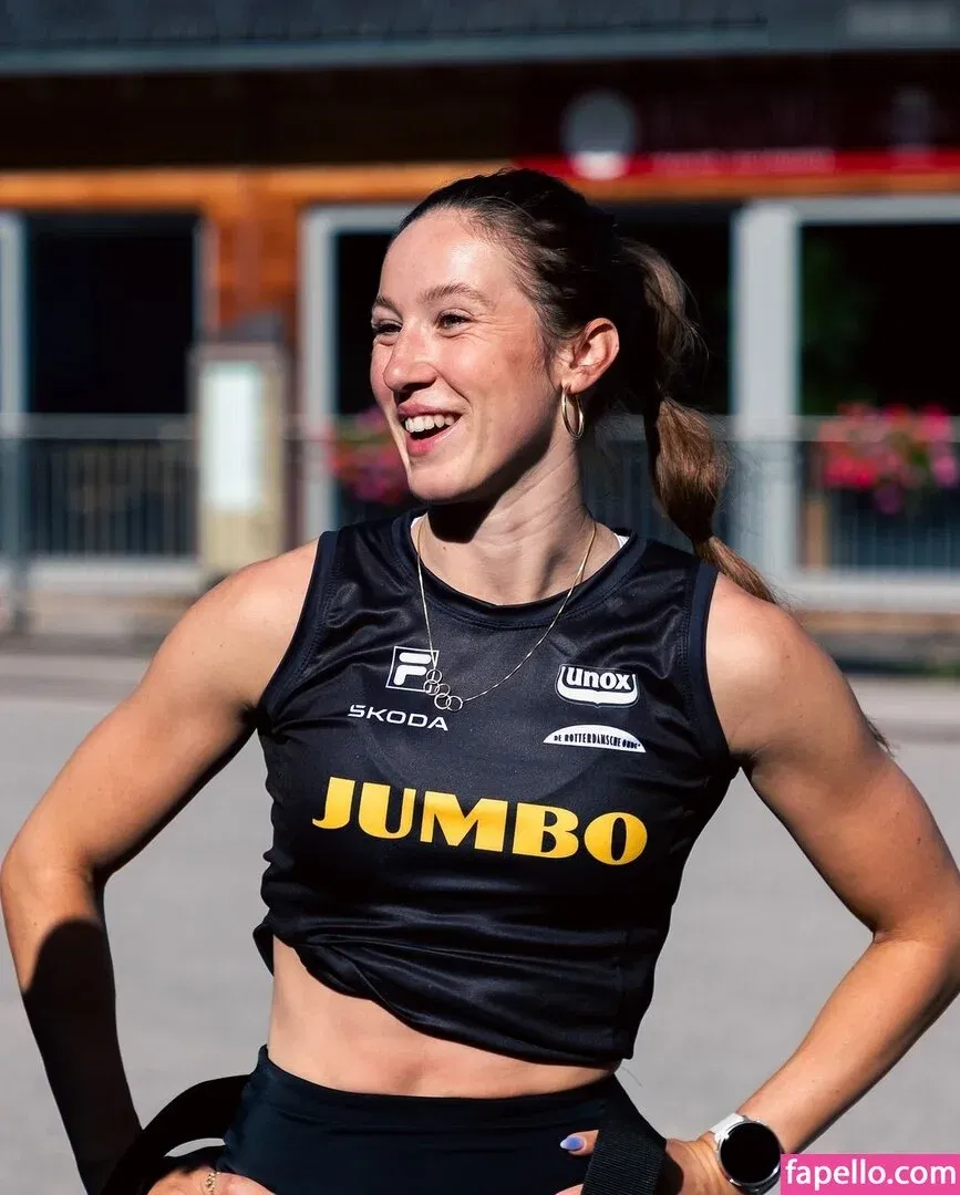 Suzanne Schulting Onlyfans Photo Gallery 