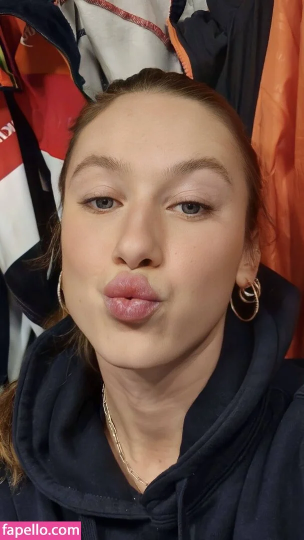 Suzanne Schulting Onlyfans Photo Gallery 