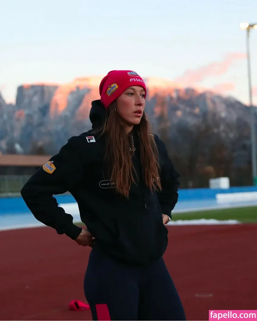 Suzanne Schulting Onlyfans Photo Gallery 