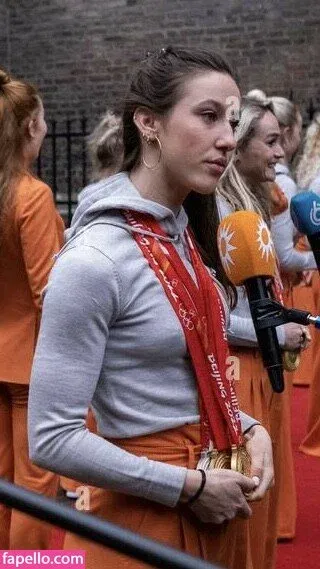 Suzanne Schulting Onlyfans Photo Gallery 