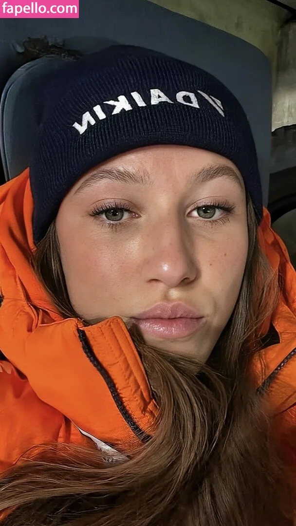 Suzanne Schulting Onlyfans Photo Gallery 