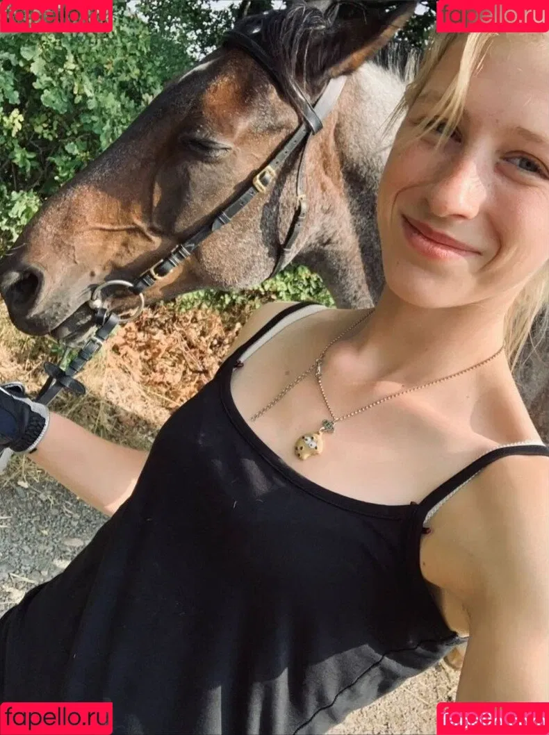 Kuhmädchen Silvana Onlyfans Photo Gallery 