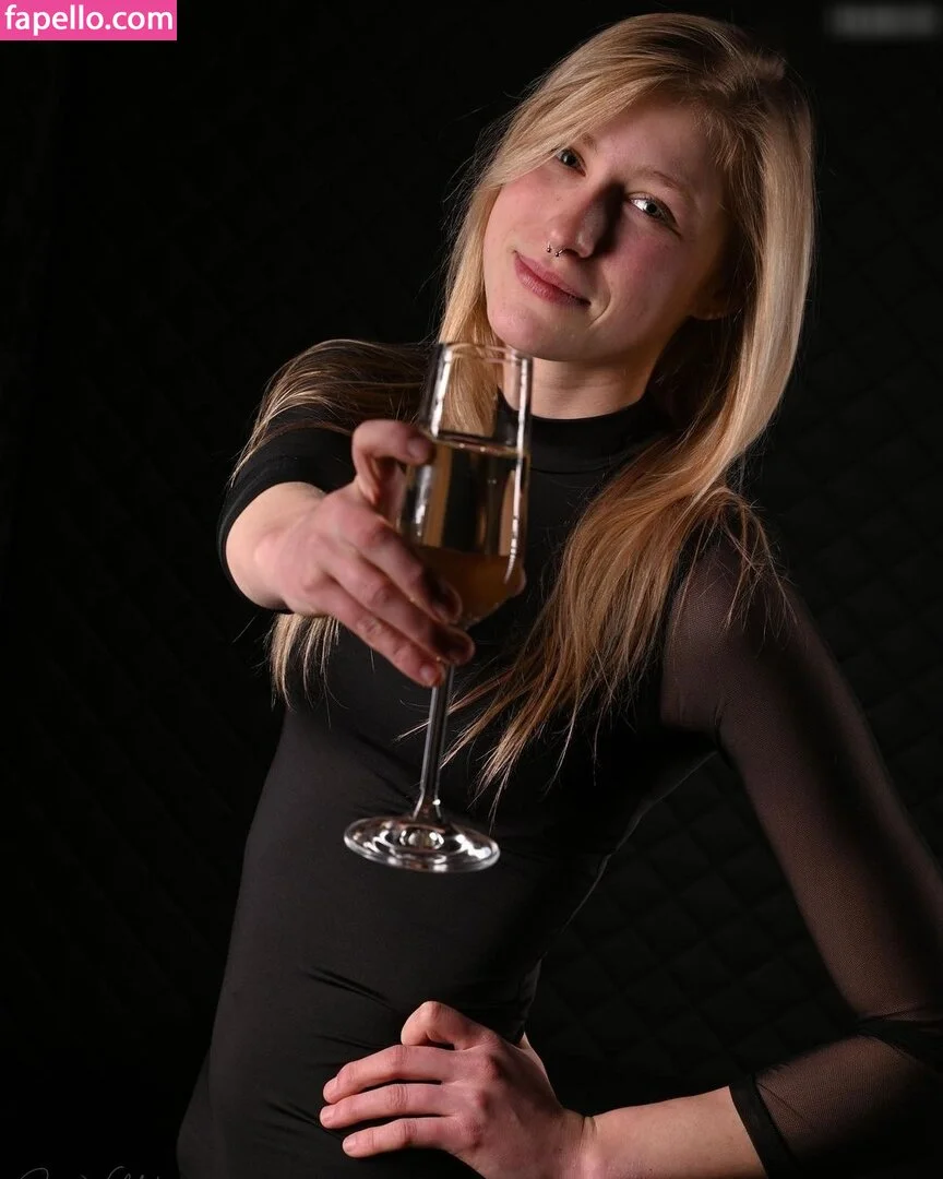 Kuhmädchen Silvana Onlyfans Photo Gallery 