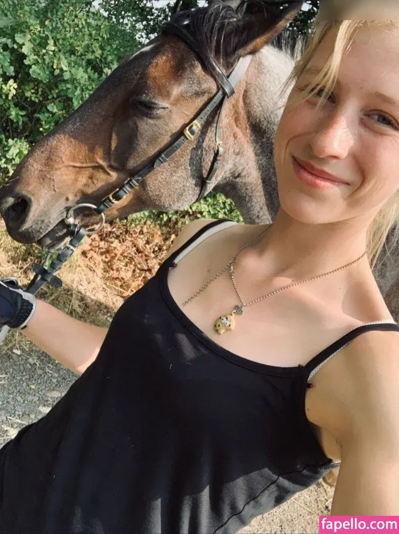 Kuhmädchen Silvana Onlyfans Photo Gallery 