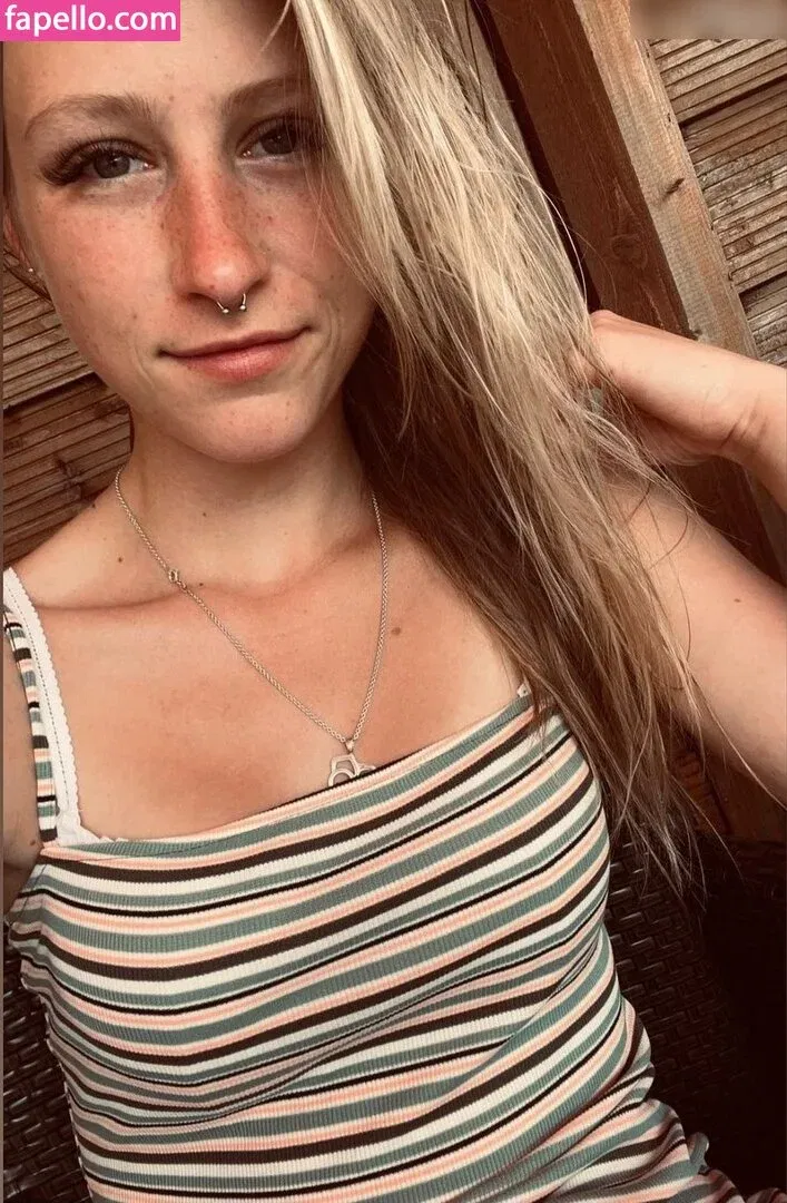 Kuhmädchen Silvana Onlyfans Photo Gallery 