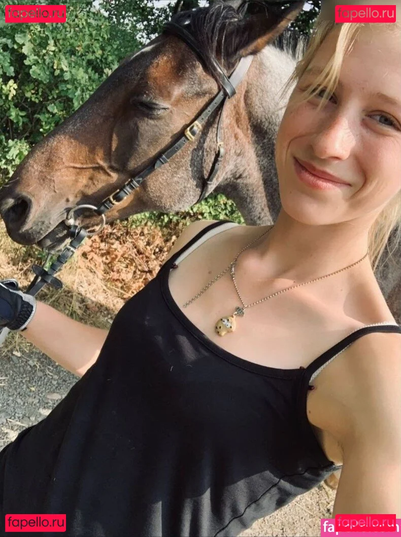 Kuhmädchen Silvana Onlyfans Photo Gallery 