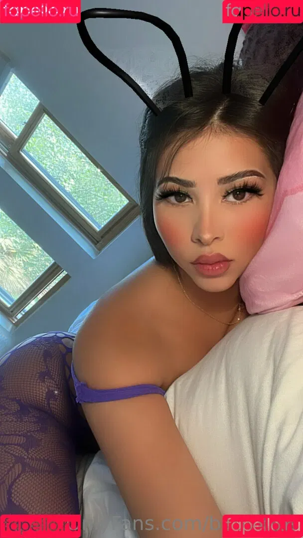 babykrris Onlyfans Photo Gallery 