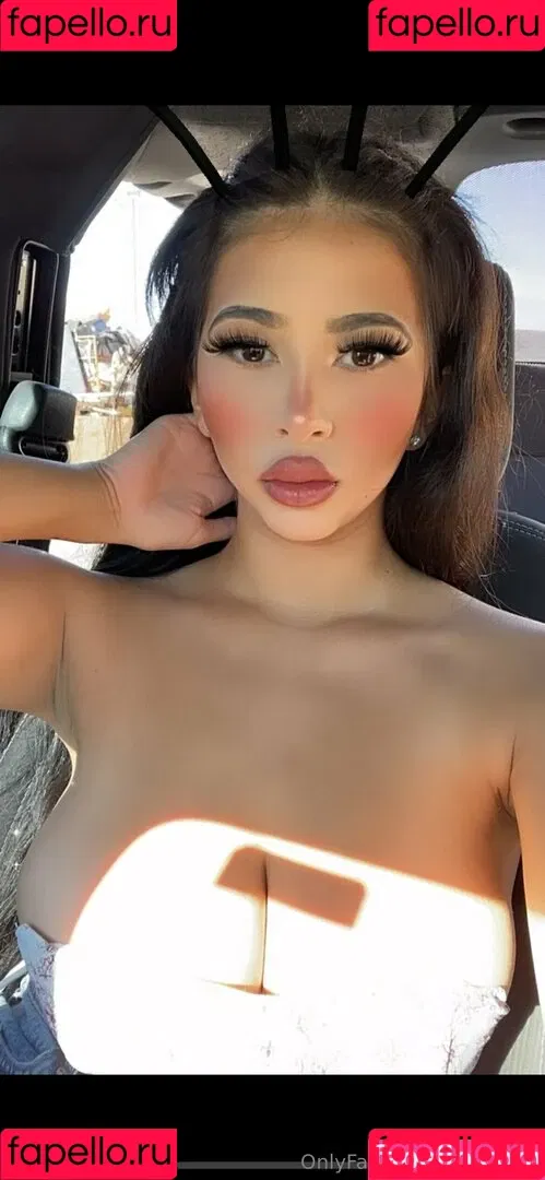 babykrris Onlyfans Photo Gallery 