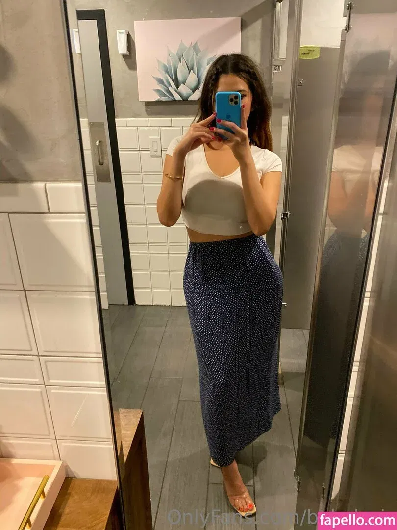 babykrris Onlyfans Photo Gallery 