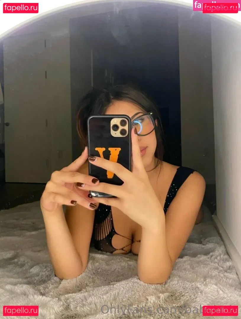 babykrris Onlyfans Photo Gallery 