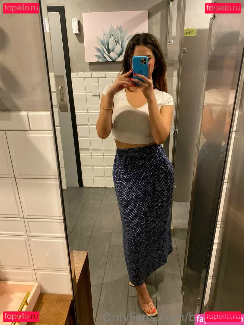 babykrris Onlyfans Photo Gallery 