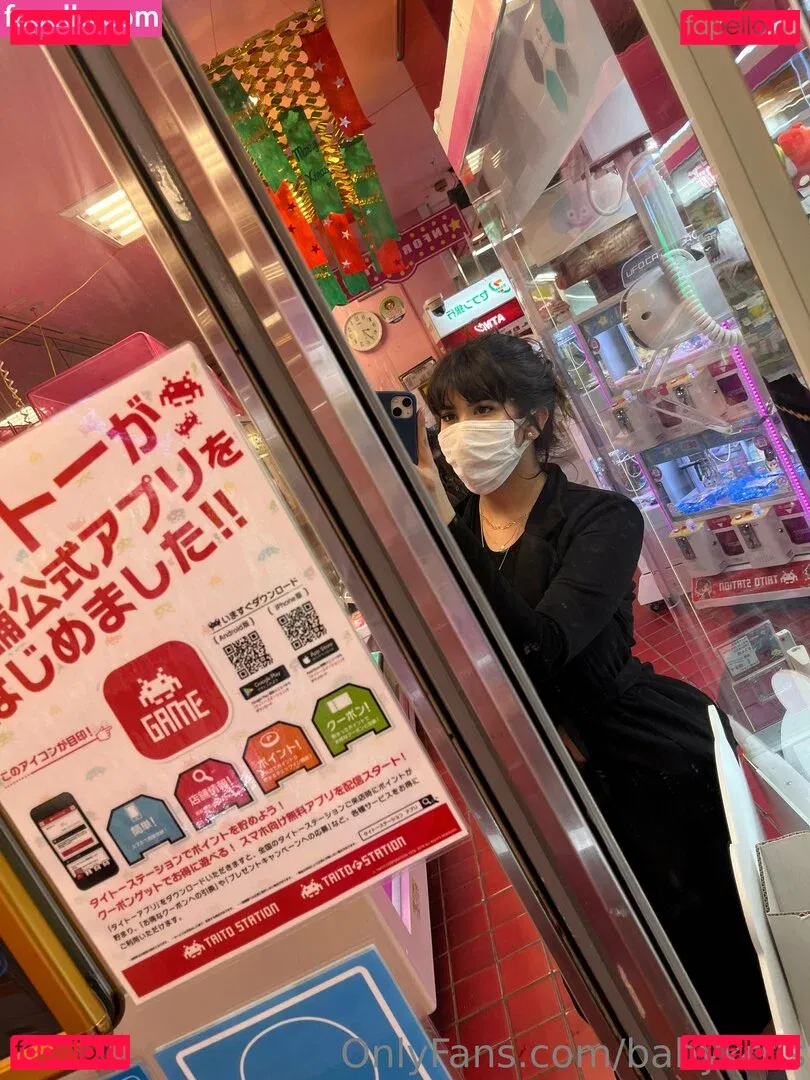 babykrris Onlyfans Photo Gallery 