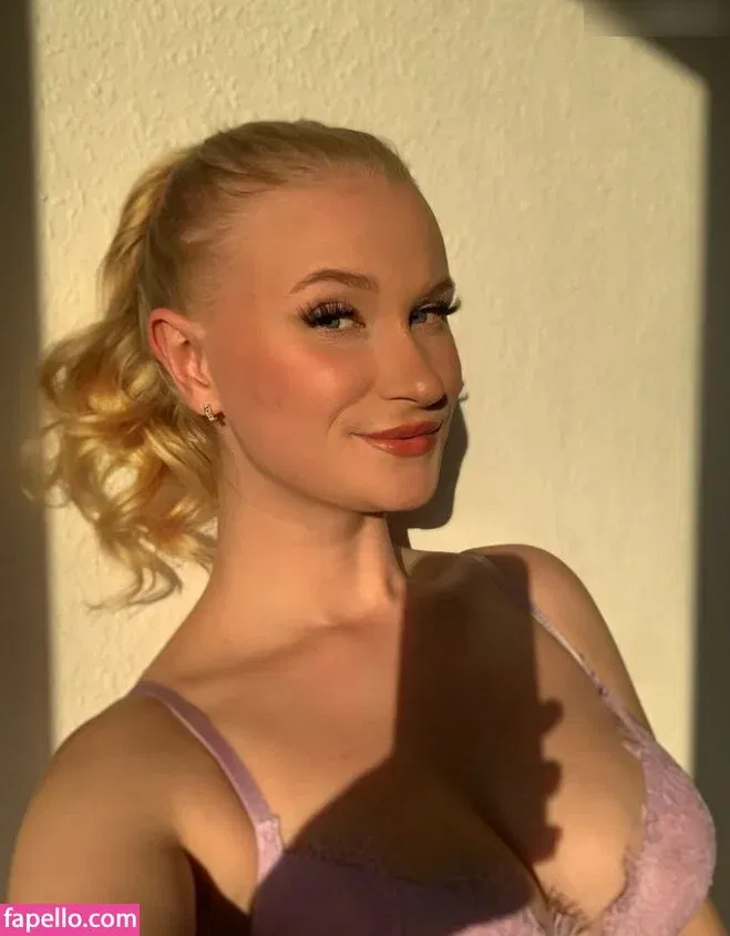 Larissa Srm Onlyfans Photo Gallery 