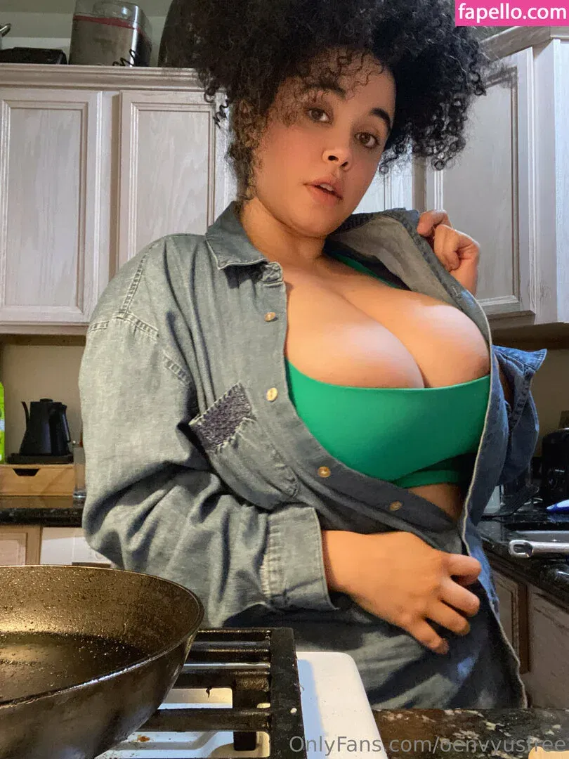 oenvyusfree Onlyfans Photo Gallery 