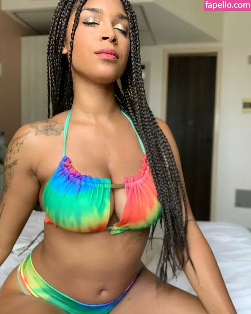 Kimberly Solomon Onlyfans Photo Gallery 