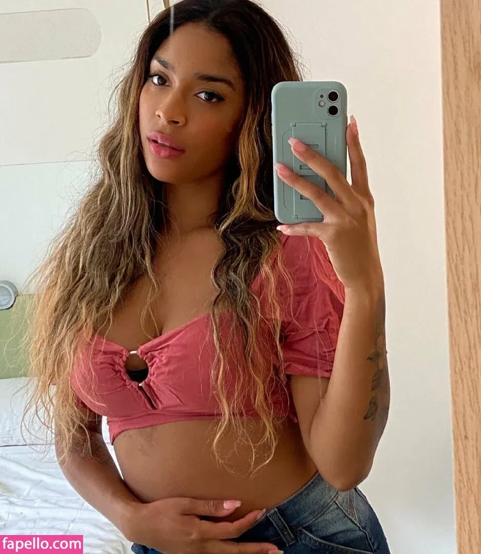 Kimberly Solomon Onlyfans Photo Gallery 
