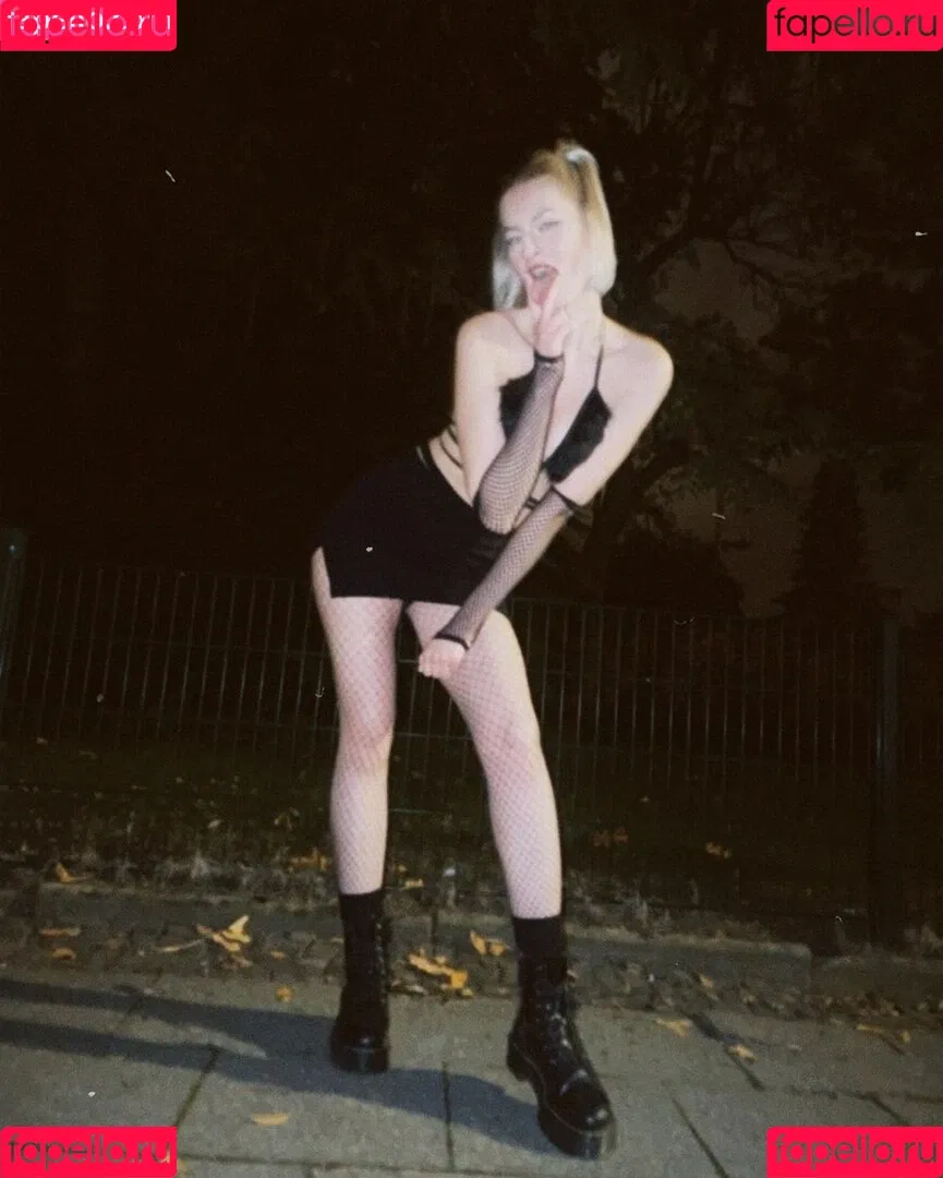 Lena Lischewski Onlyfans Photo Gallery 