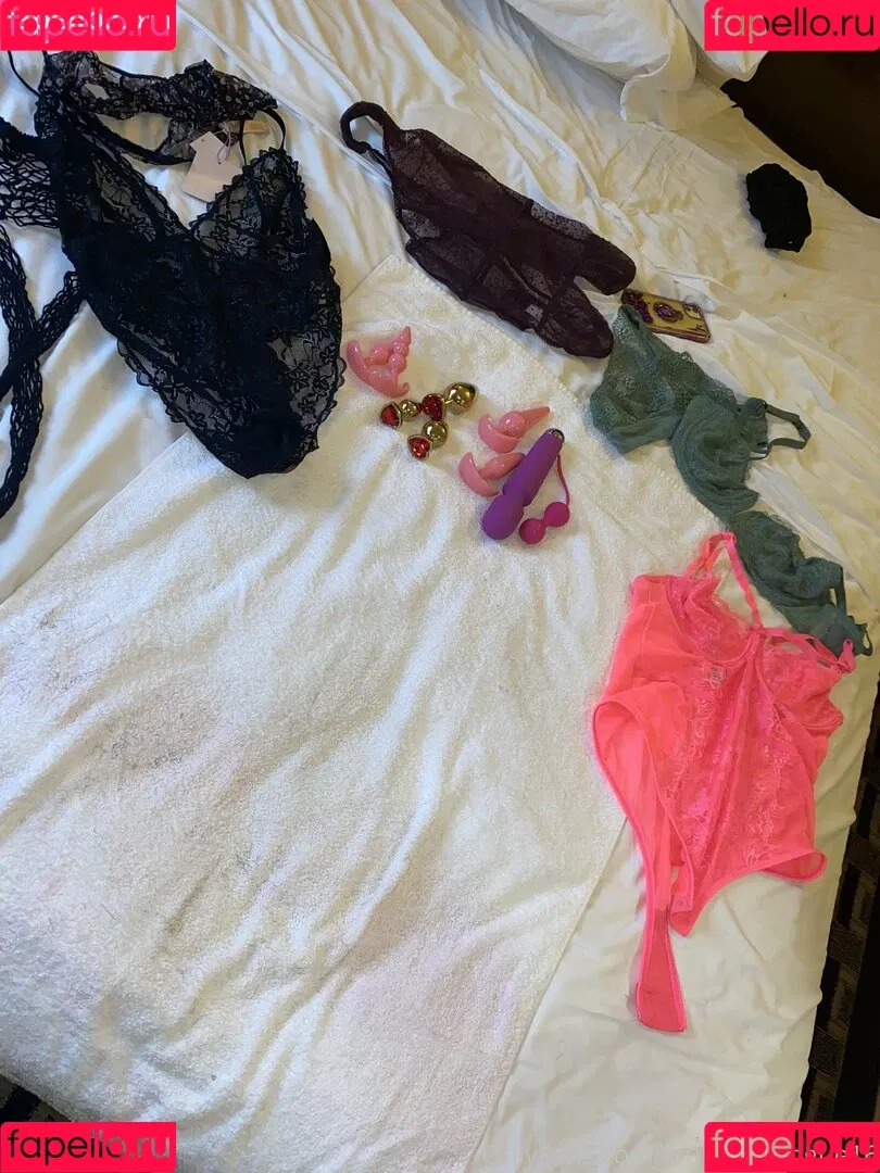 tsunamitongue16 Onlyfans Photo Gallery 