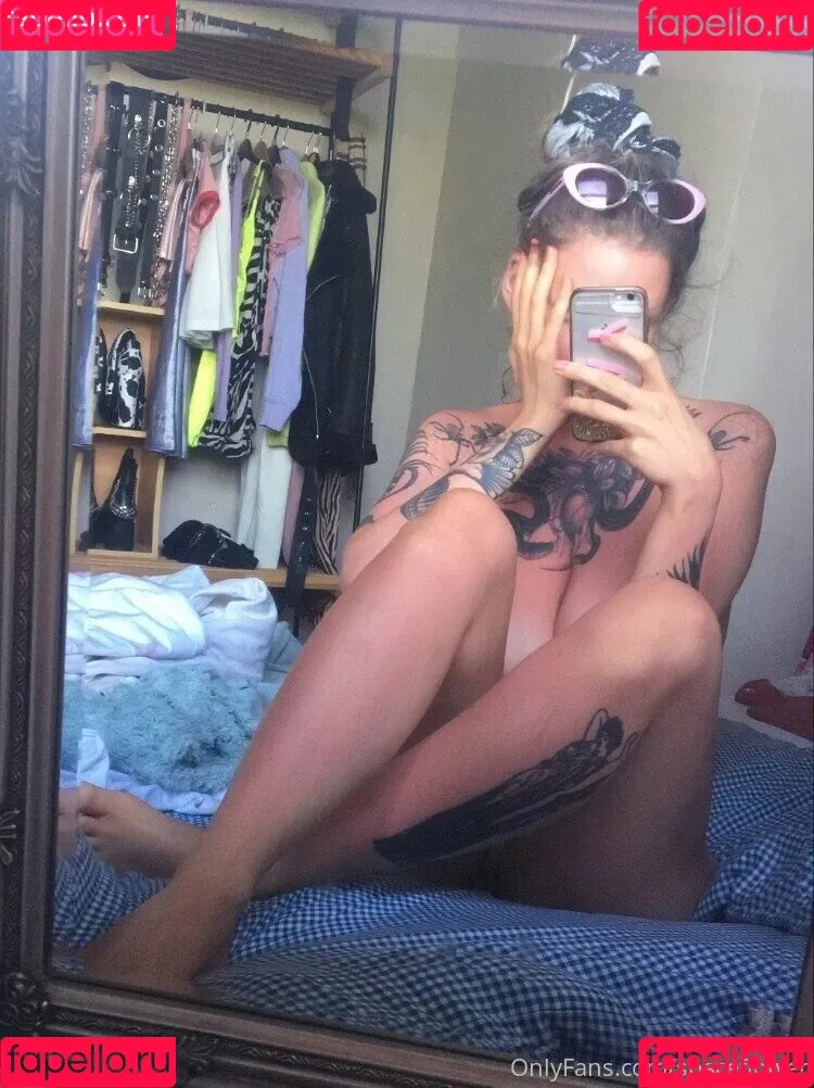 Poppy Moon Onlyfans Photo Gallery 