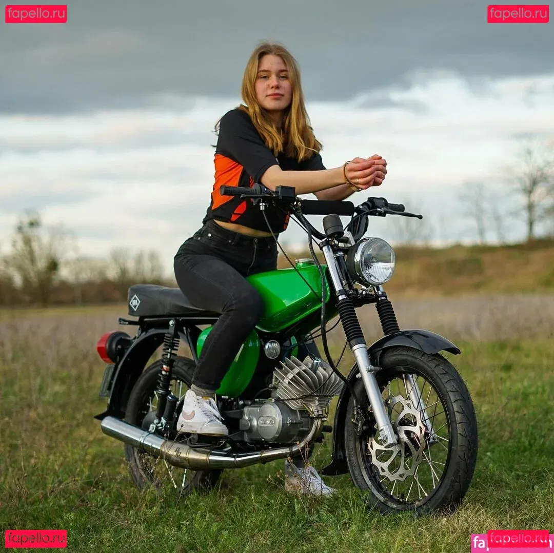 lxllx.se Onlyfans Photo Gallery 