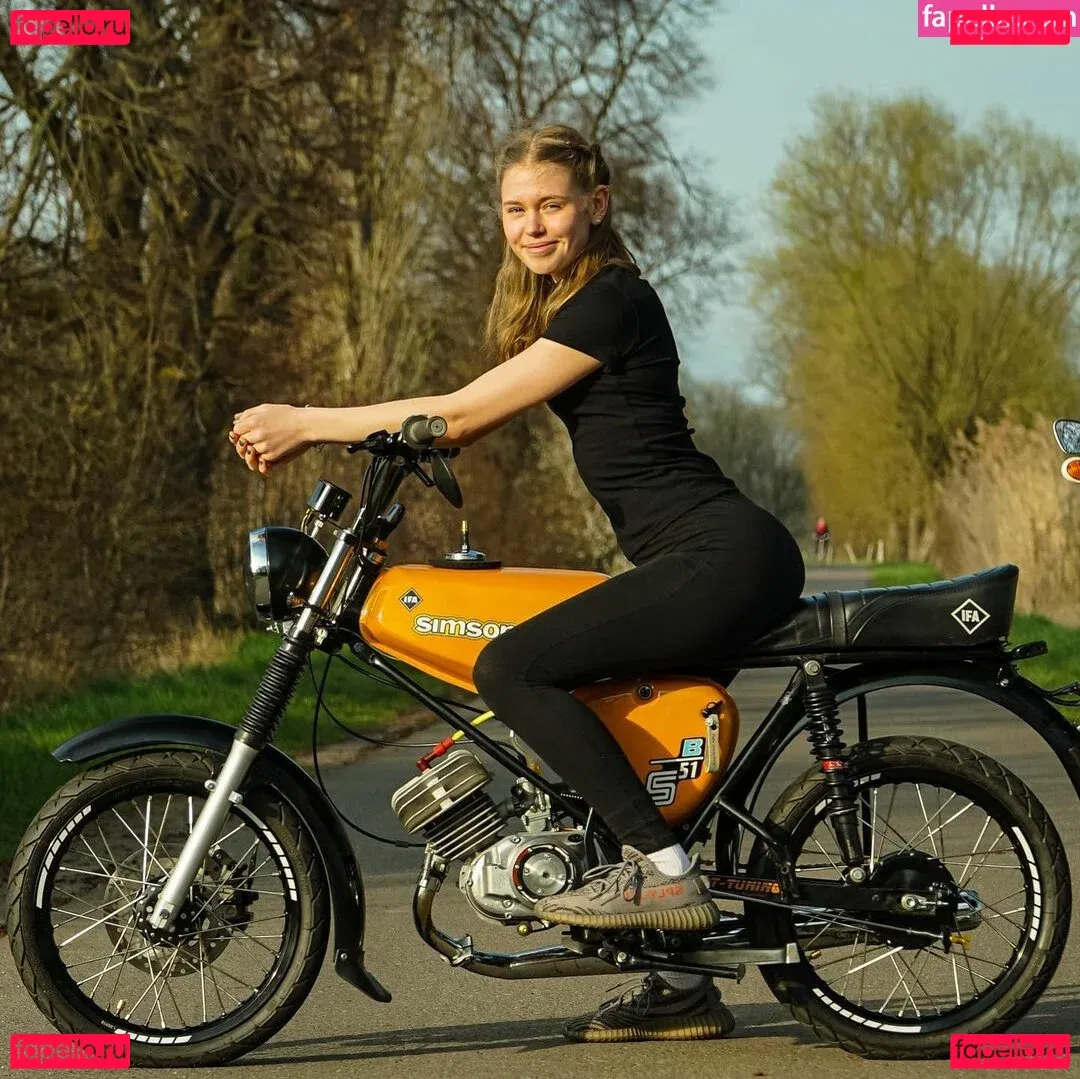 lxllx.se Onlyfans Photo Gallery 