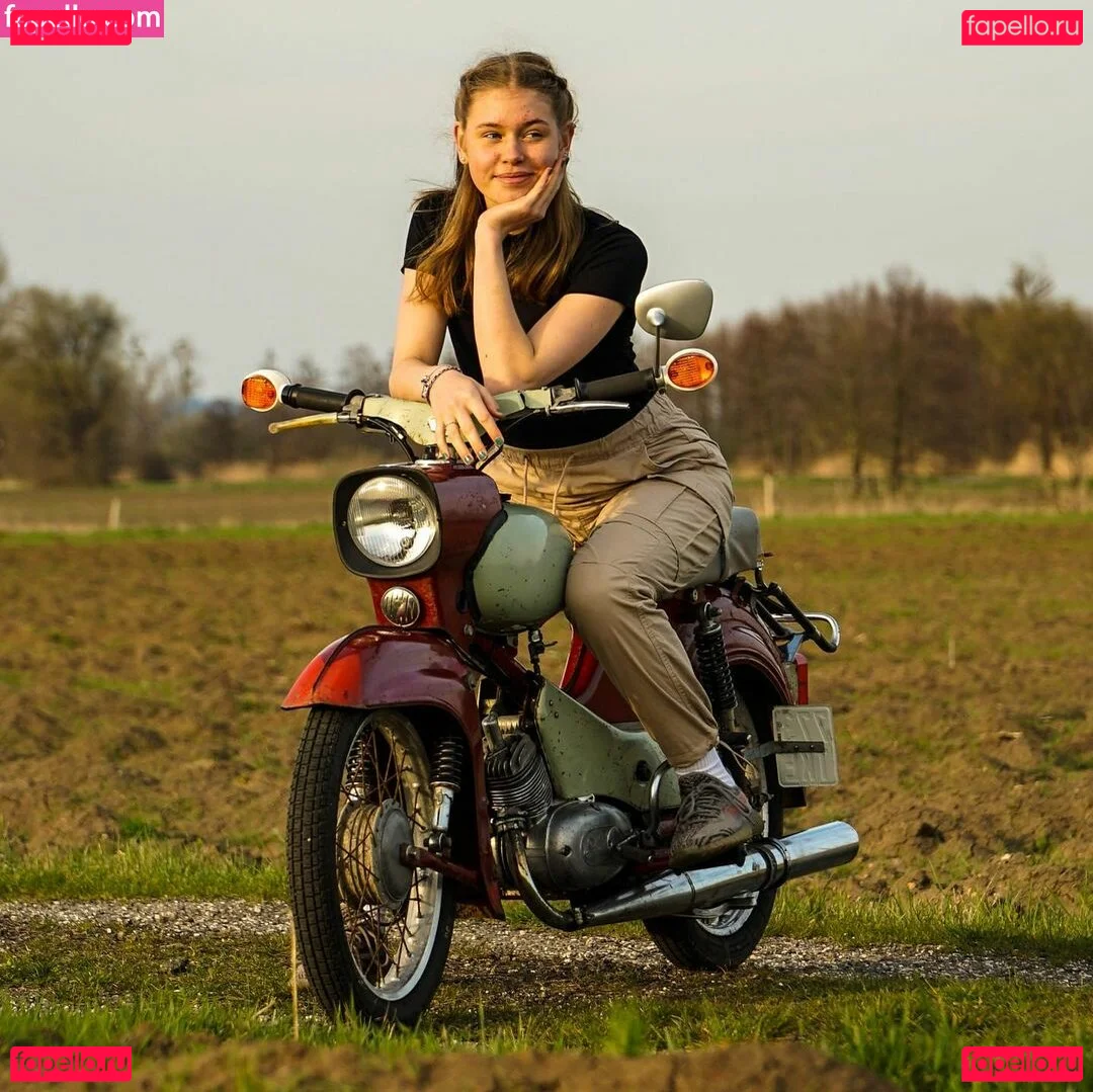 lxllx.se Onlyfans Photo Gallery 