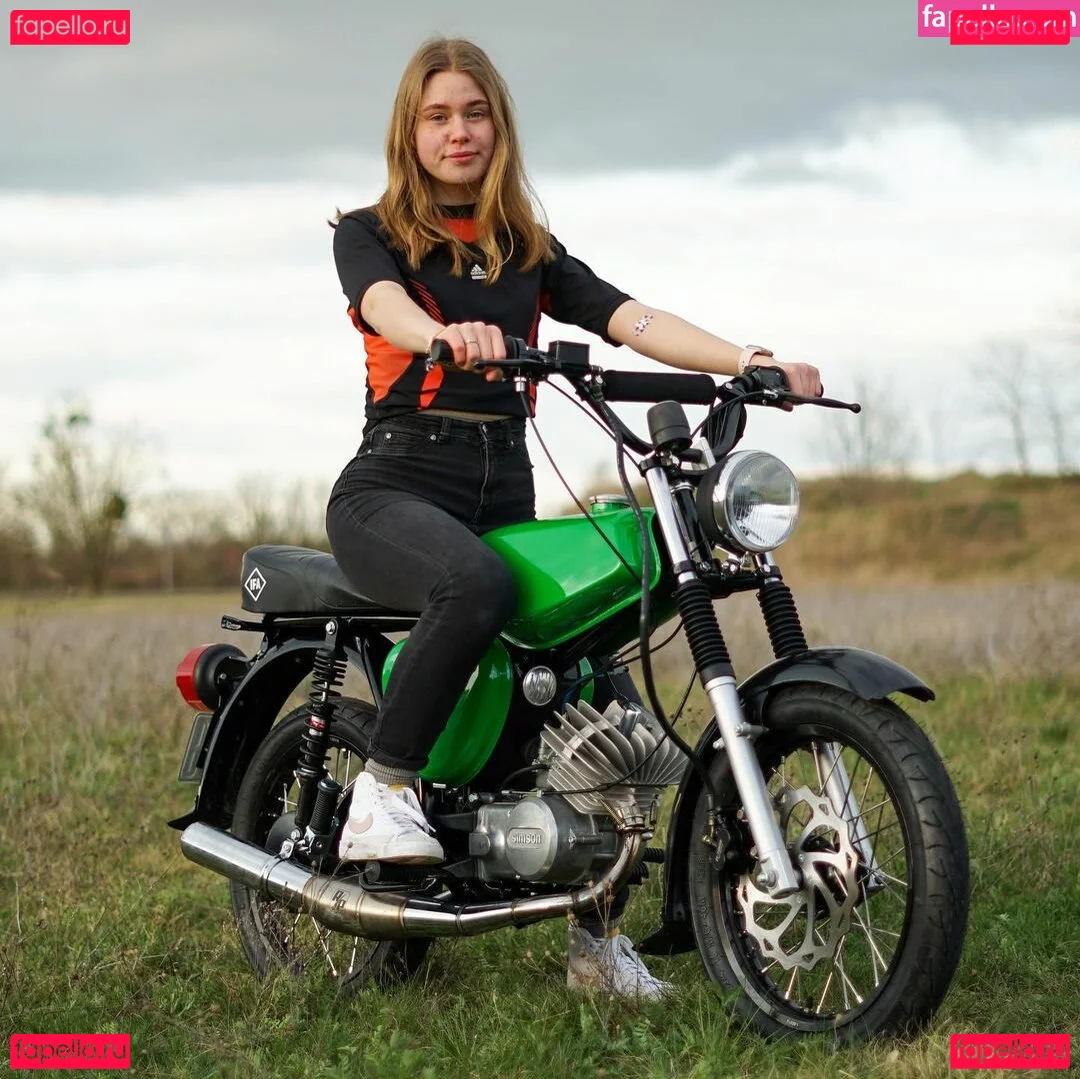 lxllx.se Onlyfans Photo Gallery 