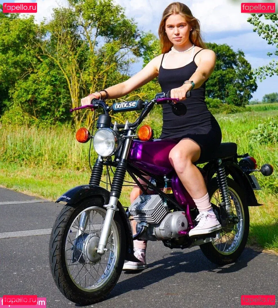 lxllx.se Onlyfans Photo Gallery 