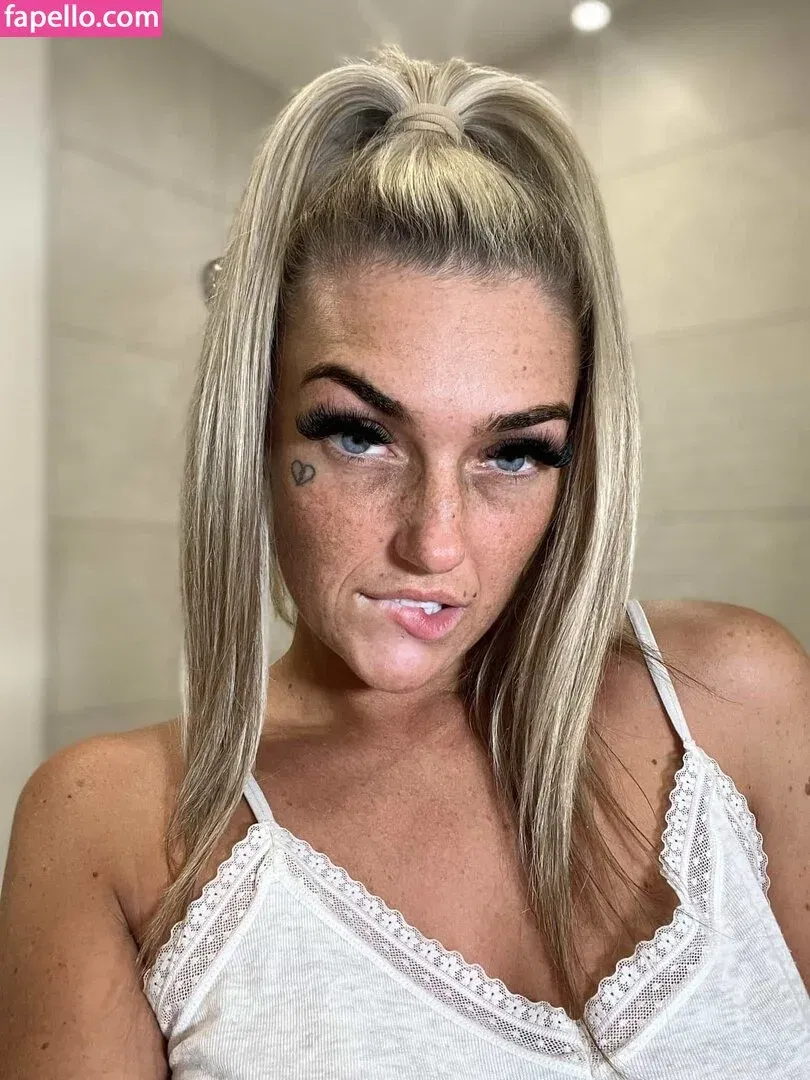 Hannah Band$ Onlyfans Photo Gallery 